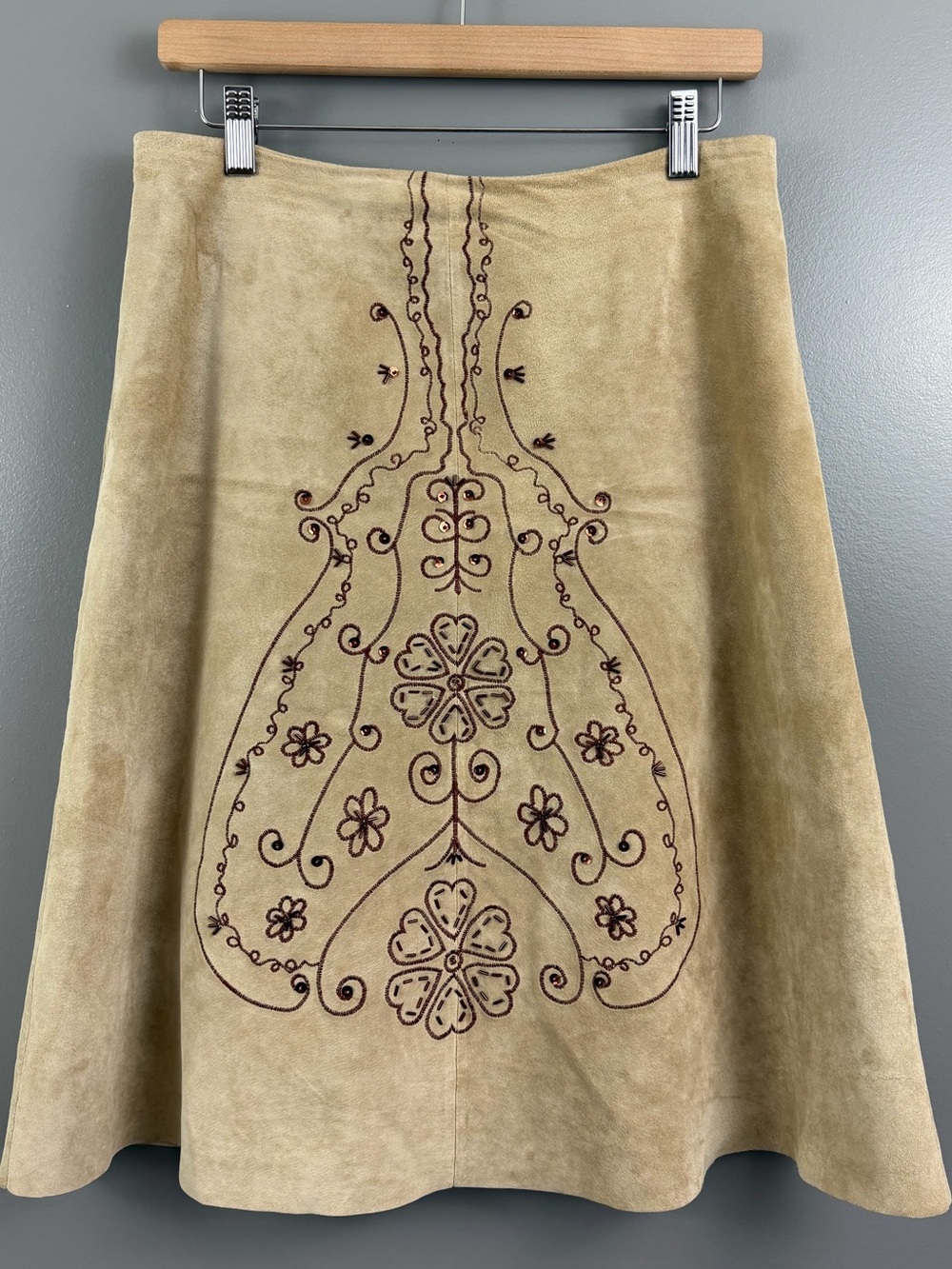 Vintage Danier Embroidered Beaded Genuine Suede Skirt Boho Western Size 6 - Picture 2 of 16